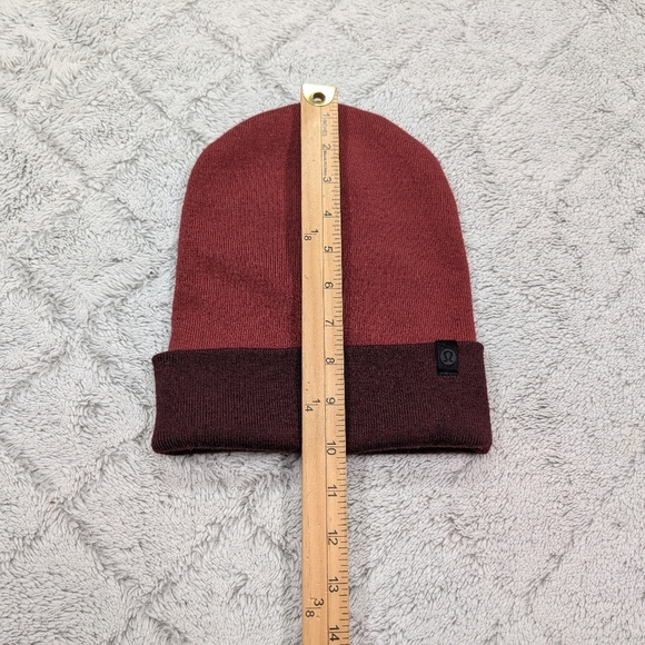Lululemon Beanie Hat Adult S/M Red Burgundy Chill Fighter Merino Wool Soft - Picture 3 of 5